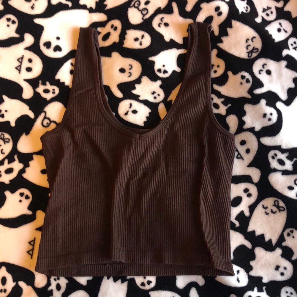 Brown cropped tank top with a slight V-neck. Very good condition and a great top